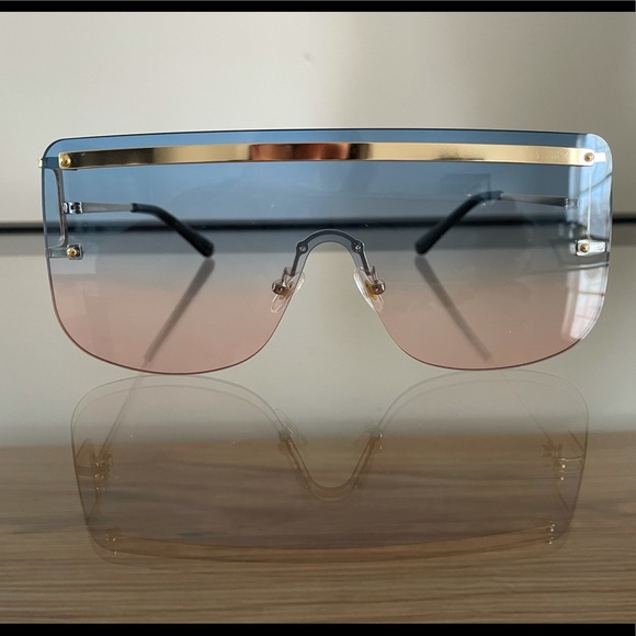 Accessories - Transparent blue and pink sunglasses